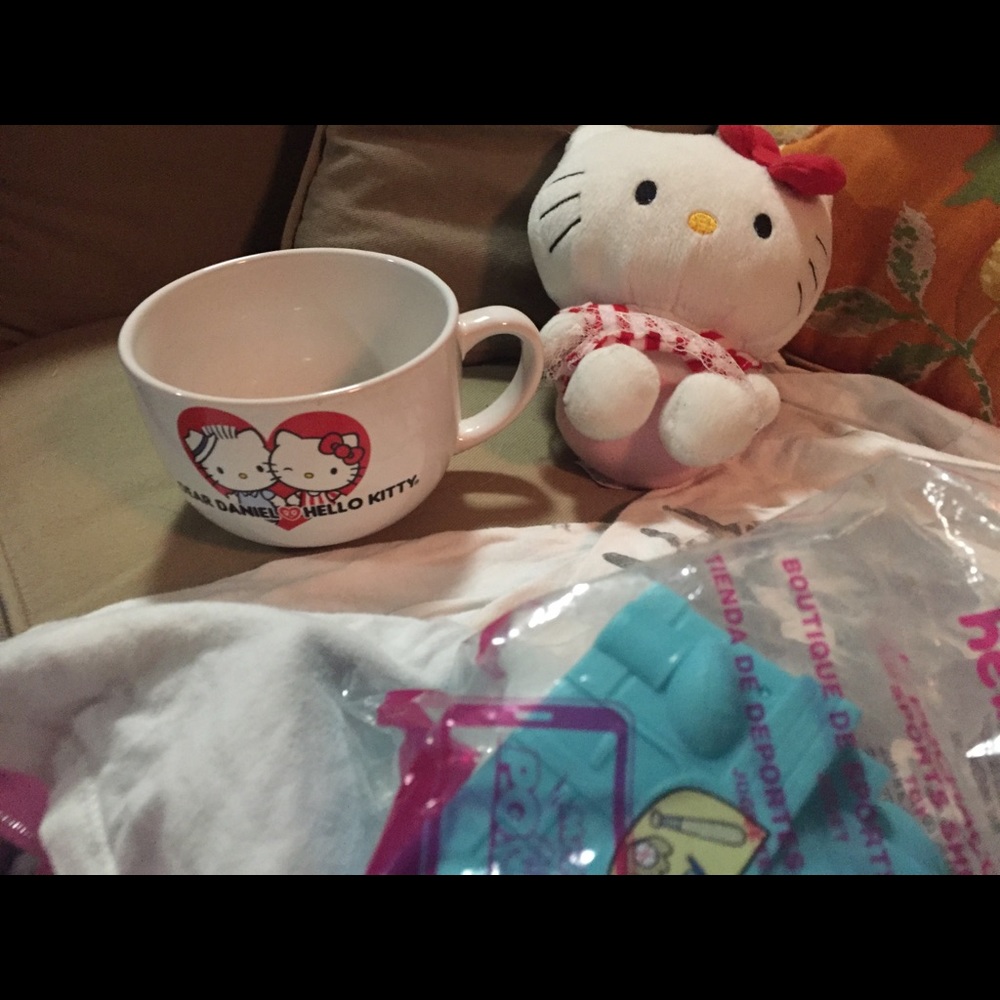 Hello Kitty - Picture 3 of 8